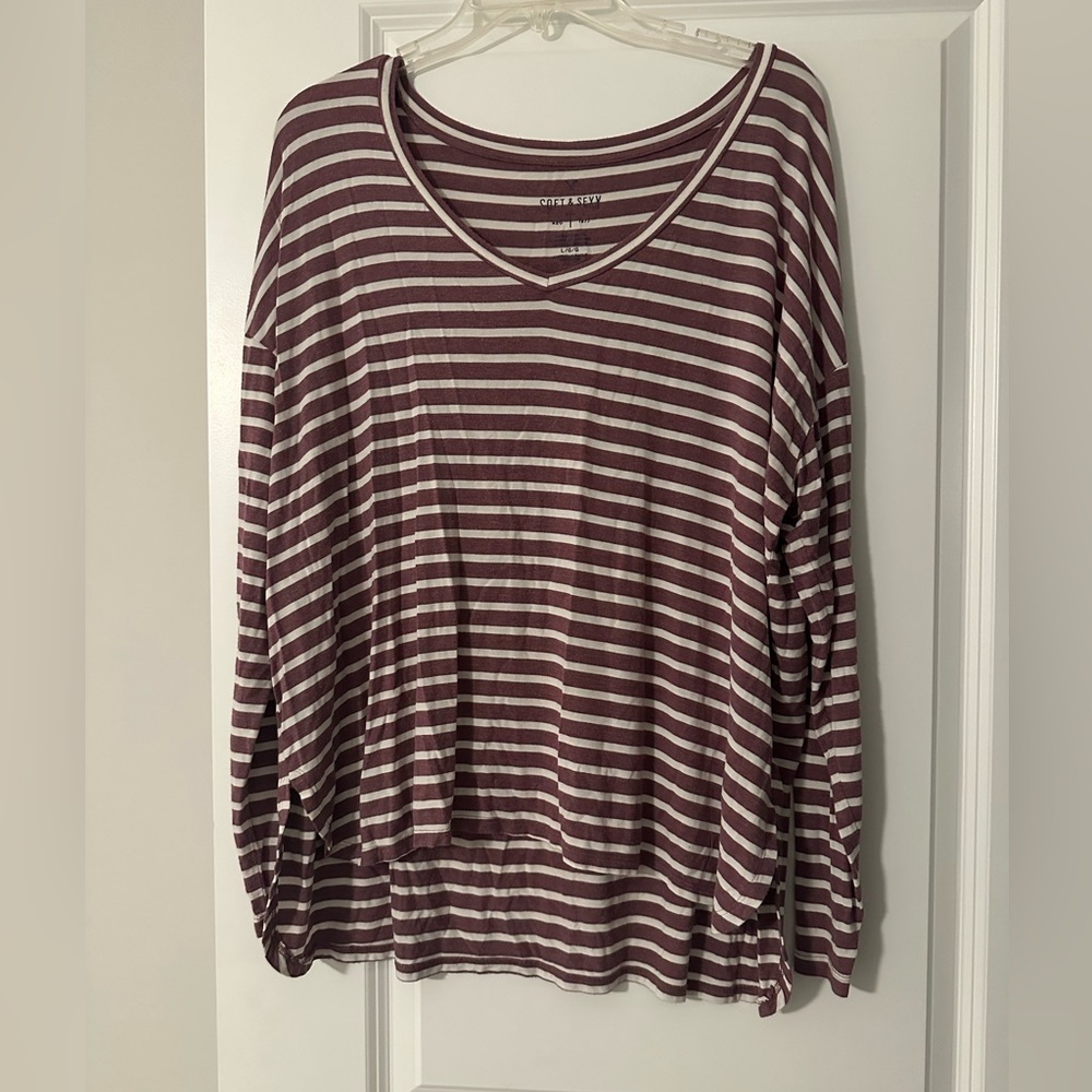 American Eagle Soft & Sexy Long Sleeve Vneck Tee